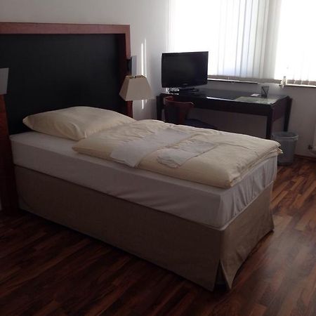 Porschepension Wolfsburg Room photo